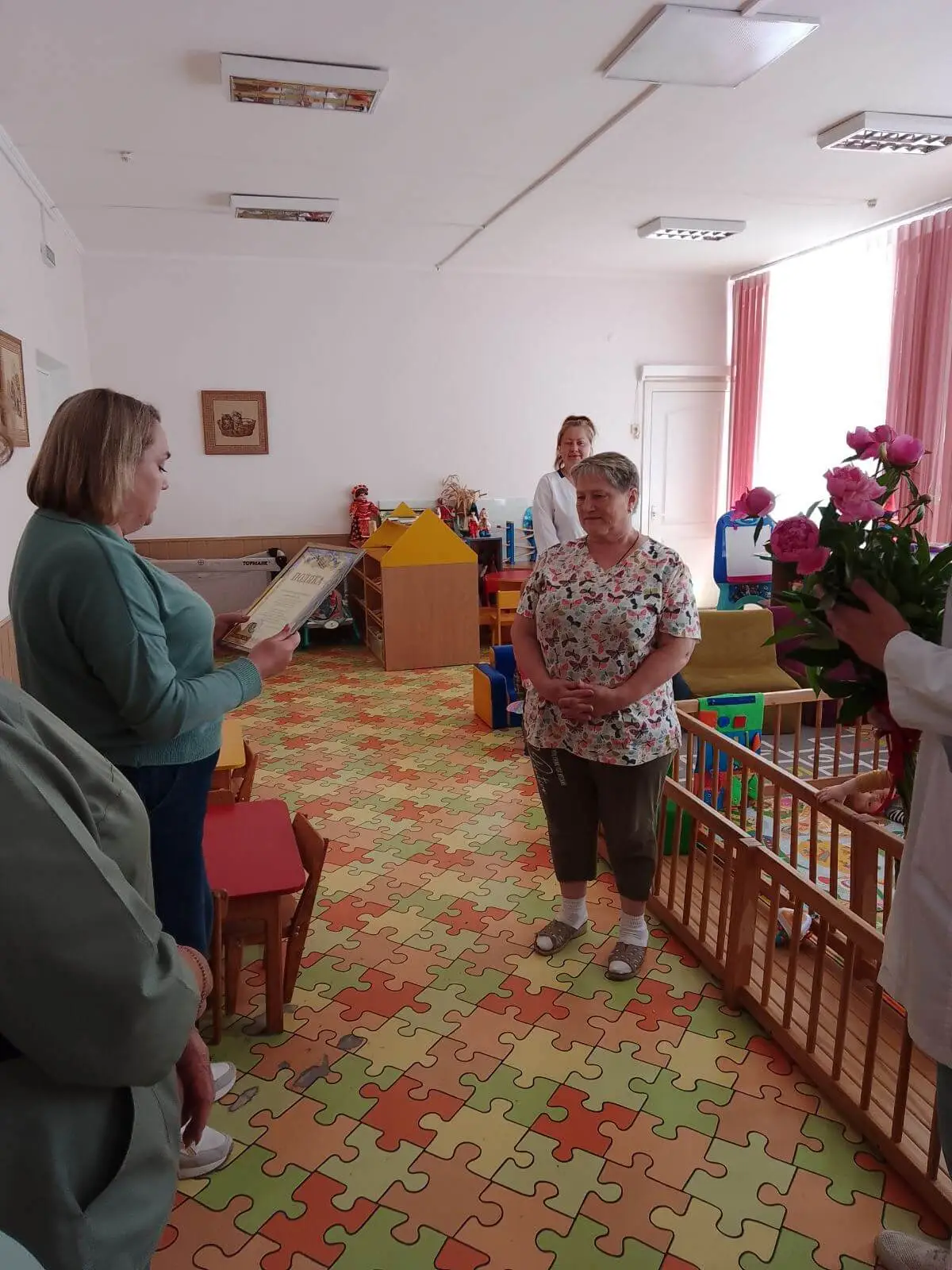 Зі щирою вдячністю за багаторічну працю: вітаємо Маліновську Любов Леонідівну з виходом на заслужений відпочинок